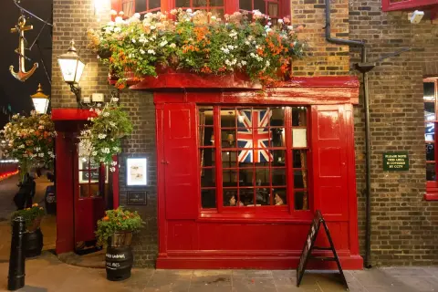 Snack — historic pub