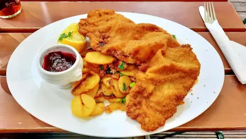 Lunch — Wiener Schnitzel